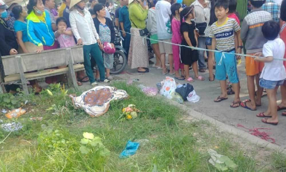 Bé sơ sinh nghi bị sát hại, nhét giấy vào miệng? Be so sinh nghi bi sat hai, nhet giay vao mieng?