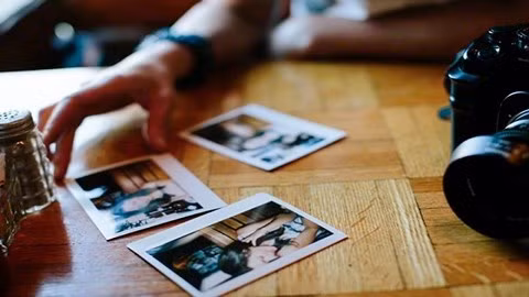 Giu anh khoa than trong the nho, co gai bi tong tien