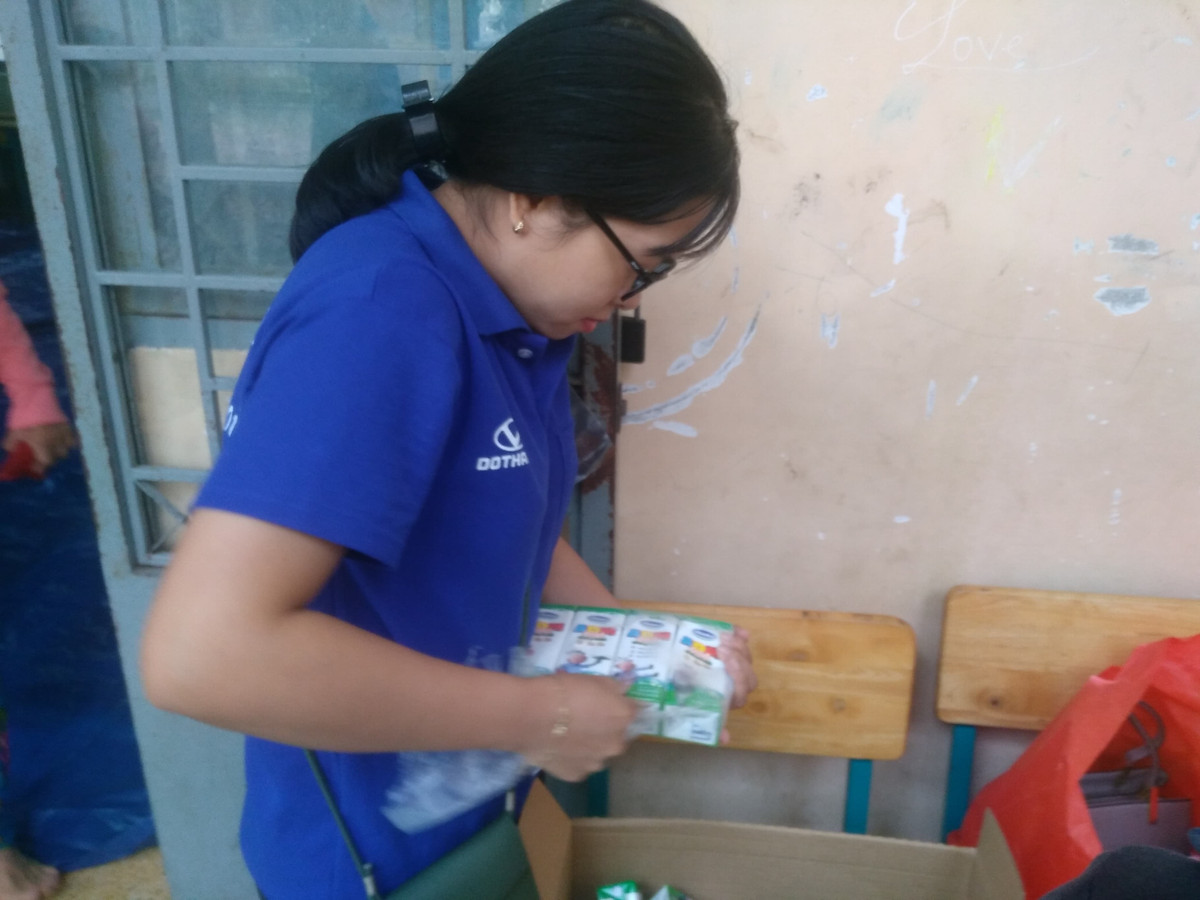 Các nhu yếu phẩm, thức ăn được tích trữ để chu cấp, phân phát cho người dân. 