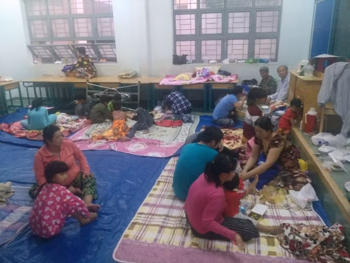 Nguoi dan huyen Can Gio on dinh truoc them con bao so 9