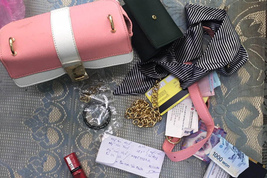 Thanh niên 18 tuổi đâm nữ nhân viên, cướp tiền mua ma túy Thanh nien 18 tuoi dam nu nhan vien, cuop tien mua ma tuy