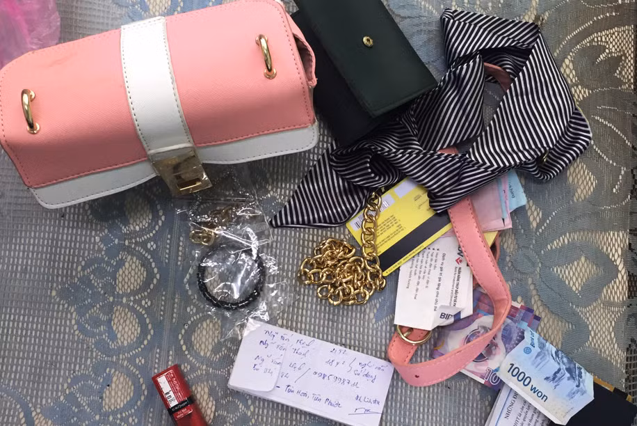 Thanh nien 18 tuoi dam nu nhan vien, cuop tien mua ma tuy