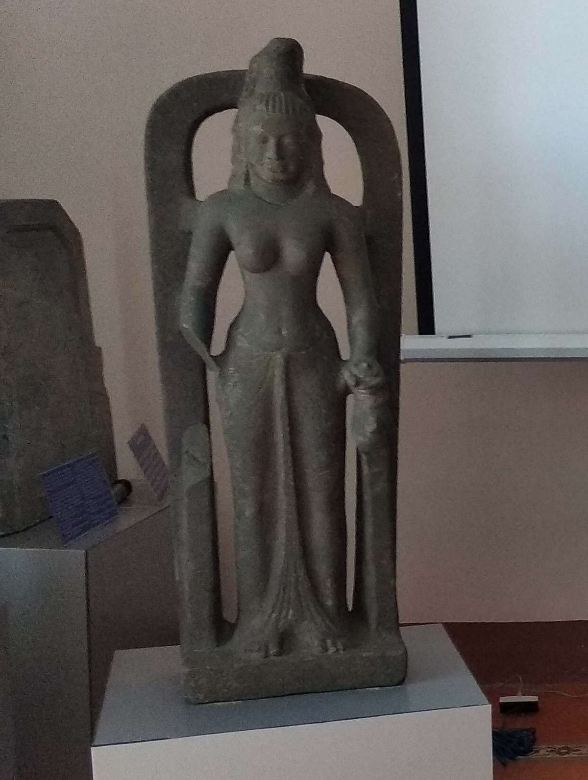 Phát hiện tượng nữ thần trị giá 7,5 tỷ đồng tại Vĩnh Long - Hình 2 Phat hien tuong nu than tri gia 7,5 ty dong tai Vinh Long-Hinh-2