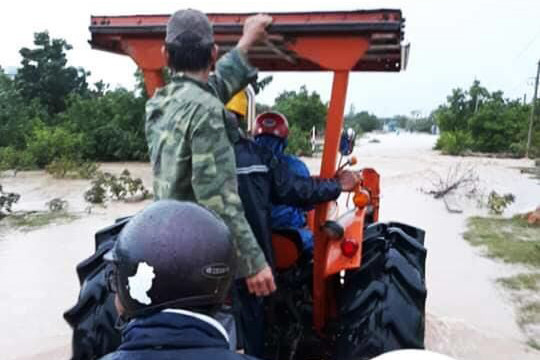 Theo Đài Khí tượng Thủy văn tỉnh Ninh Thuận, dự báo trong 12 giờ tới tiếp tục tỉnh Ninh Thuận tiếp tục có mưa vừa, mưa to và dông. Khả năng xảy ra lũ cục bộ, lũ quét trên các sông suối nhỏ, sạt lở đất ở vùng núi huyện Ninh Sơn, Bác Ái, Ninh Hải, Thuận Bắc. Bên cạnh đó, một số tuyến đường thuộc TP Phan Rang, thị trấn Phước Dân và Khánh Hải xảy ra ngập úng cục bộ. Đề phòng ngập lụt ở khu vực huyện Ninh Phước.