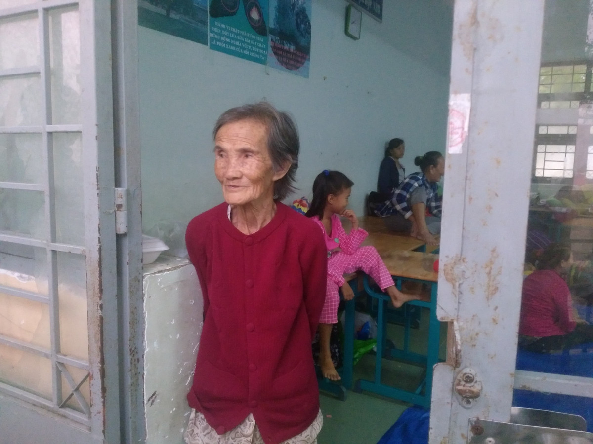 Nguoi dan vung ven bien cua TP HCM “that than” truoc bao so 9-Hinh-3