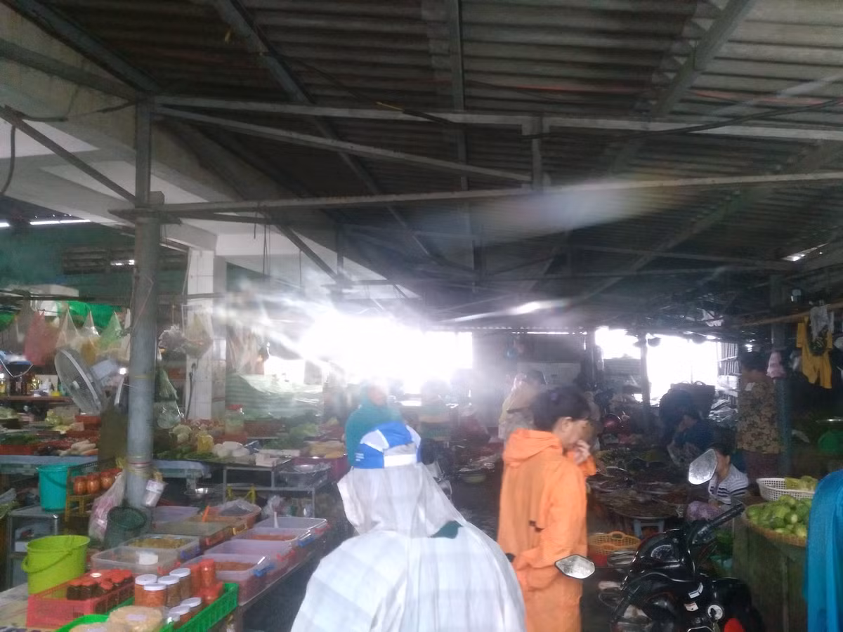 Chắc vì chưa biết đến sự tàn khốc của bão gây ra nên nhiều người trở nên chủ quan. 