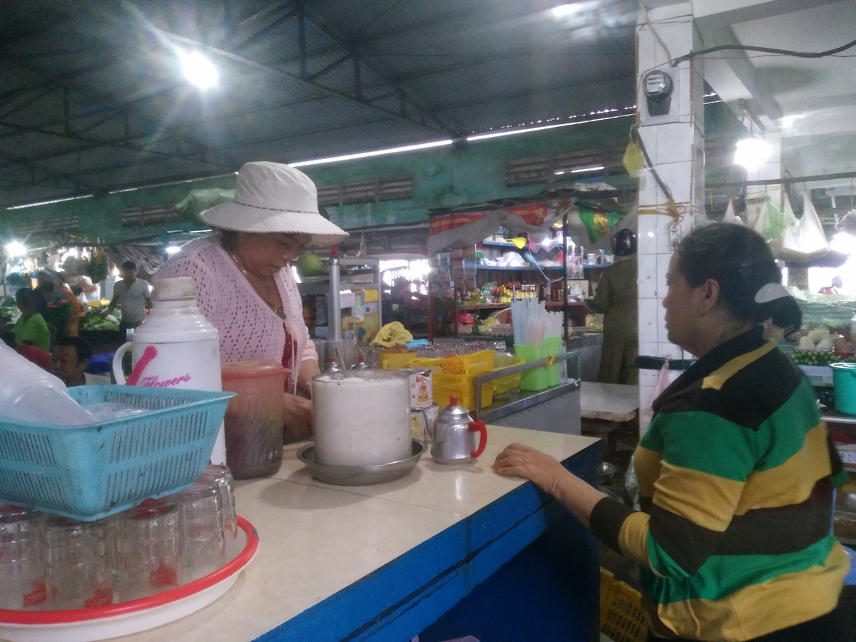 Lúc này, các cơ quan chức năng huyện Cần Giờ cẩn khẩn trương nhanh chóng vận động người dân tới nơi tránh trú bão trước khi cơn bão đổ bộ vào đất liền.