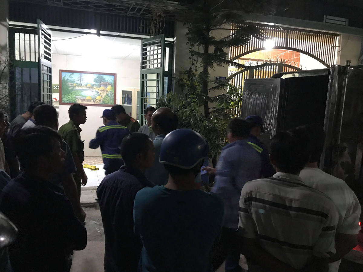 TPHCM: Con gái bàng hoàng phát hiện bố chết treo cổ TPHCM: Con gai bang hoang phat hien bo chet treo co