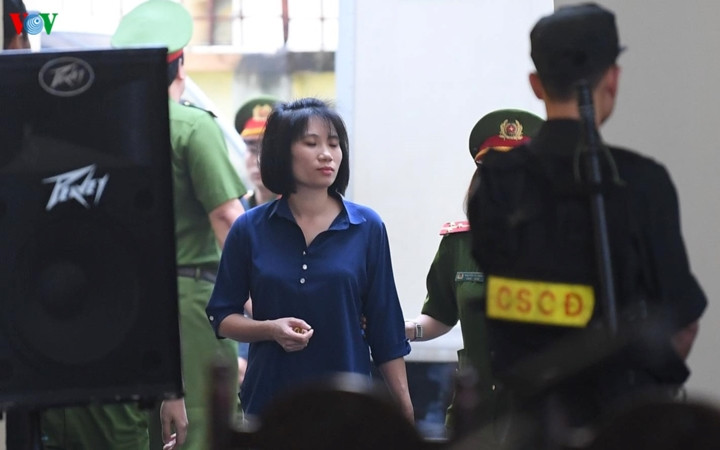 Bị cáo Đoàn Thị Thu Hà, kế toán công ty CNC do Nguyễn Văn Dương làm giám đốc, bị khởi tố về tội Rửa tiền. Hàng ngày, Hà tiếp nhận, quản lý doanh thu từ hành vi tổ chức đánh bạc trực tuyến bằng game bài Rikvip/Tip.Club. Sau đó, chuyển số tiền bất chính cho Dương.