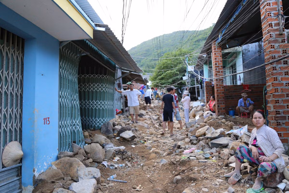 Nhiều người dân vẫn chưa hết bàng hoàng với những gì đã xảy ra.