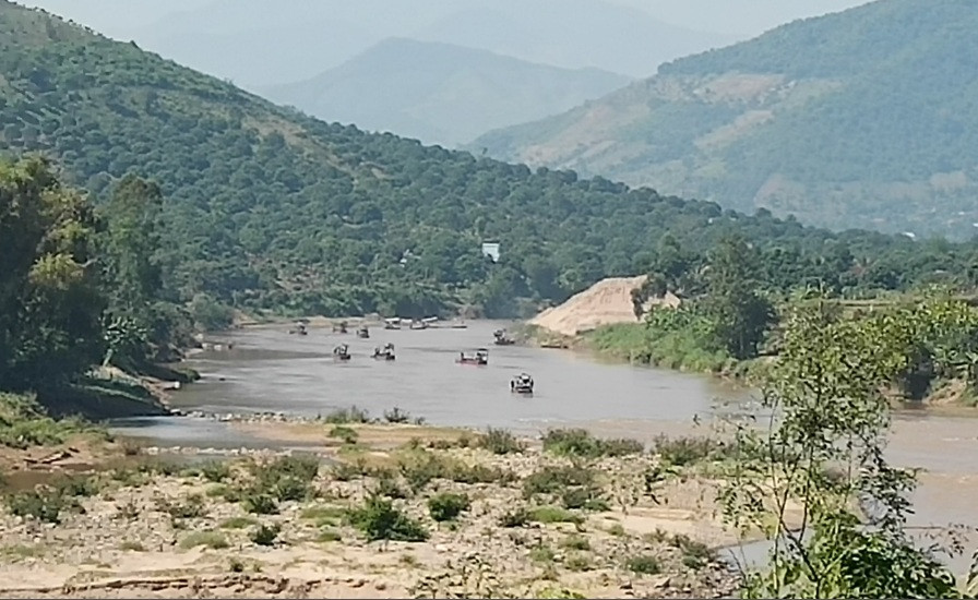 Son La: “Cat tac” ngang nhien long hanh nhon nhip tren song Ma-Hinh-2