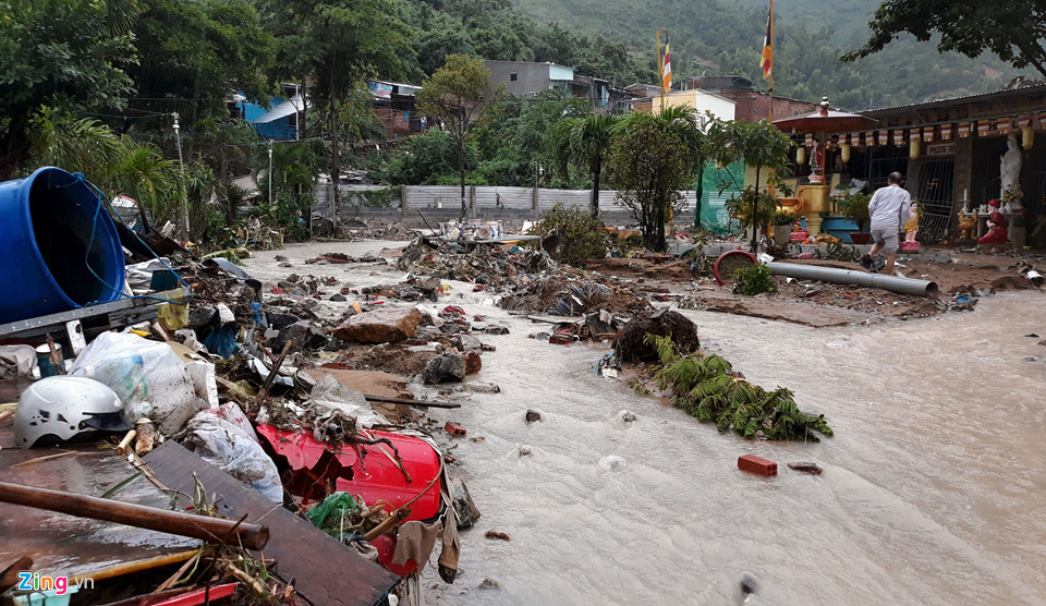 Hien truong lu cuon, sat lo lam 10 nguoi tu vong o Nha Trang-Hinh-3