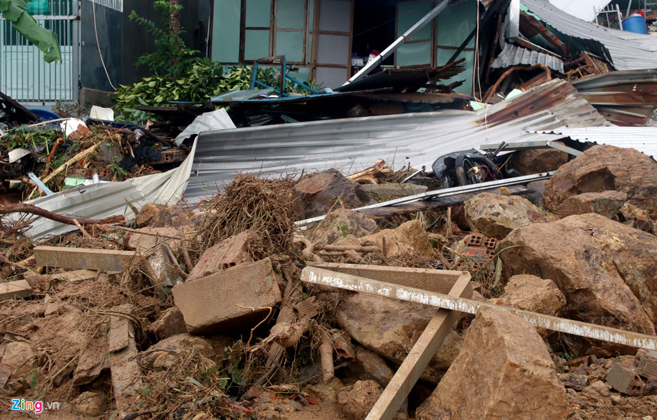 Hien truong lu cuon, sat lo lam 10 nguoi tu vong o Nha Trang-Hinh-5