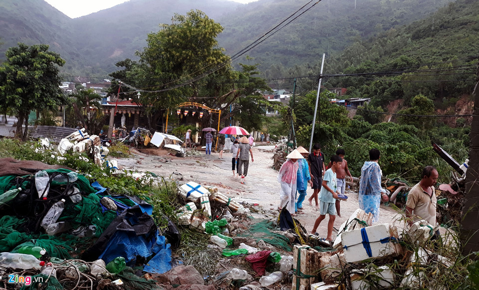 Hien truong lu cuon, sat lo lam 10 nguoi tu vong o Nha Trang-Hinh-4