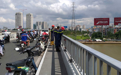 Hai nguoi dan ong nghi tu tu o TP.HCM.-Hinh-2