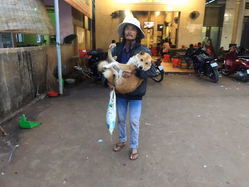 Thuong cam ong lao mu trung xo so doc dac van phai di ban tung to ve so