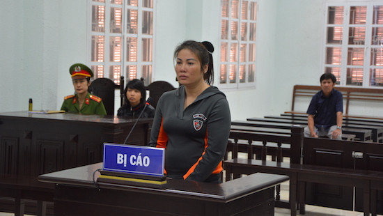 Đánh nữ giúp việc dã man như thời trung cổ, “Nga vọc” lĩnh 10 năm tù Danh nu giup viec da man nhu thoi trung co, “Nga voc” linh 10 nam tu