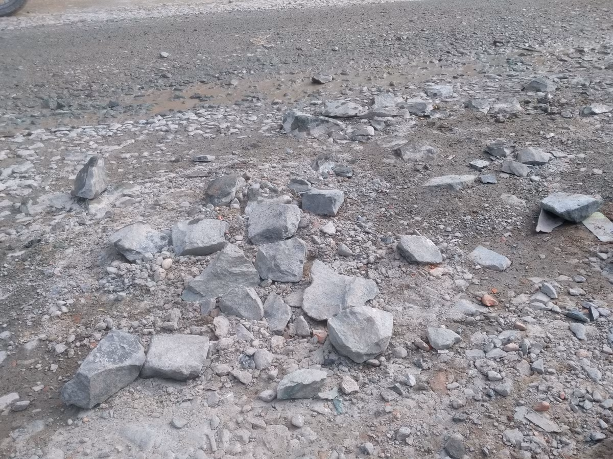 TP.HCM: Dan khon kho vi duong hu hong, bien dang nhu “ho bom”-Hinh-3