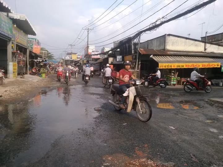 TP.HCM: Dan khon kho vi duong hu hong, bien dang nhu “ho bom”-Hinh-7