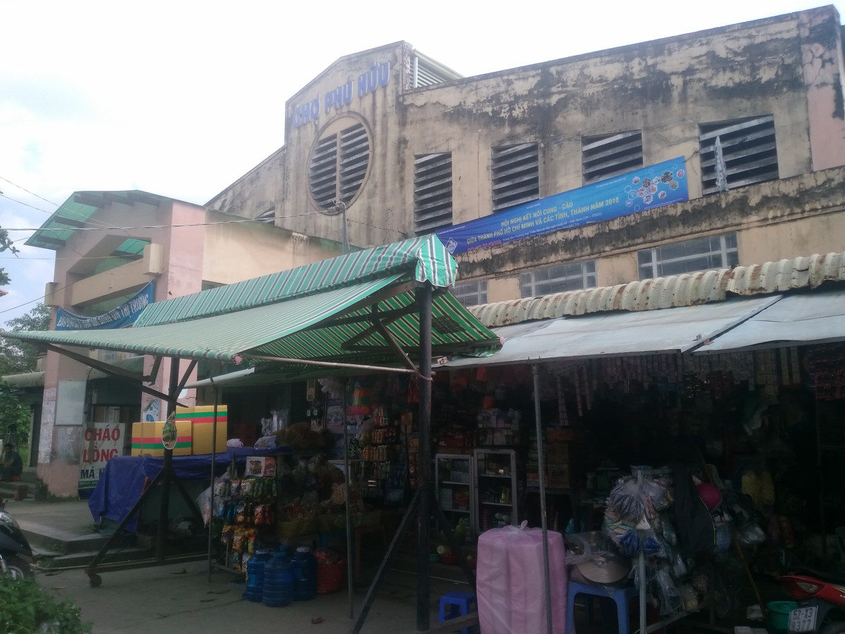 Hiện tại chợ Phú Hữu chỉ còn lại một tiểu thương kinh doanh buôn bán. 