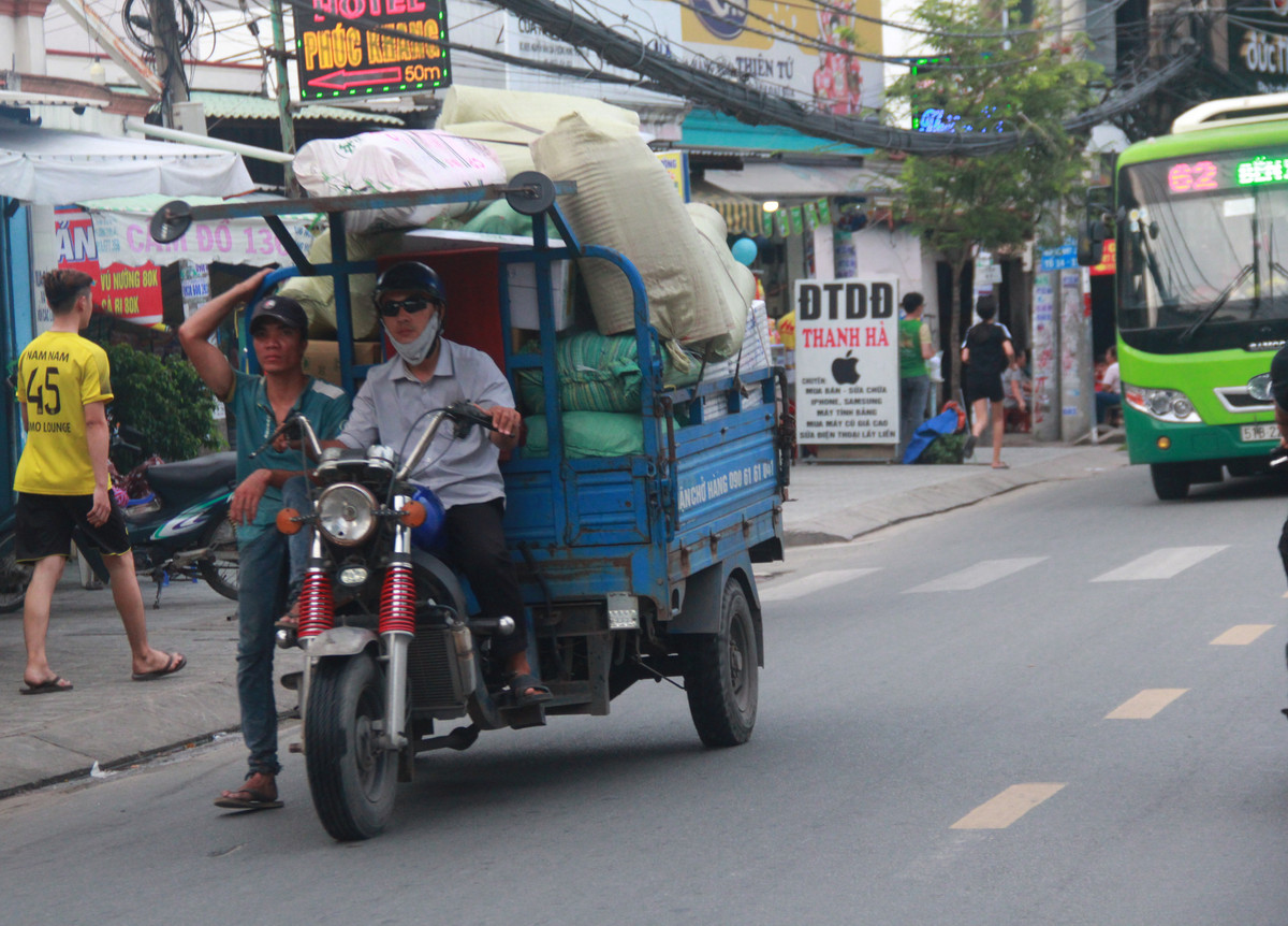 Xe ba gac, tu che “nao loan” duong pho Sai Gon-Hinh-2