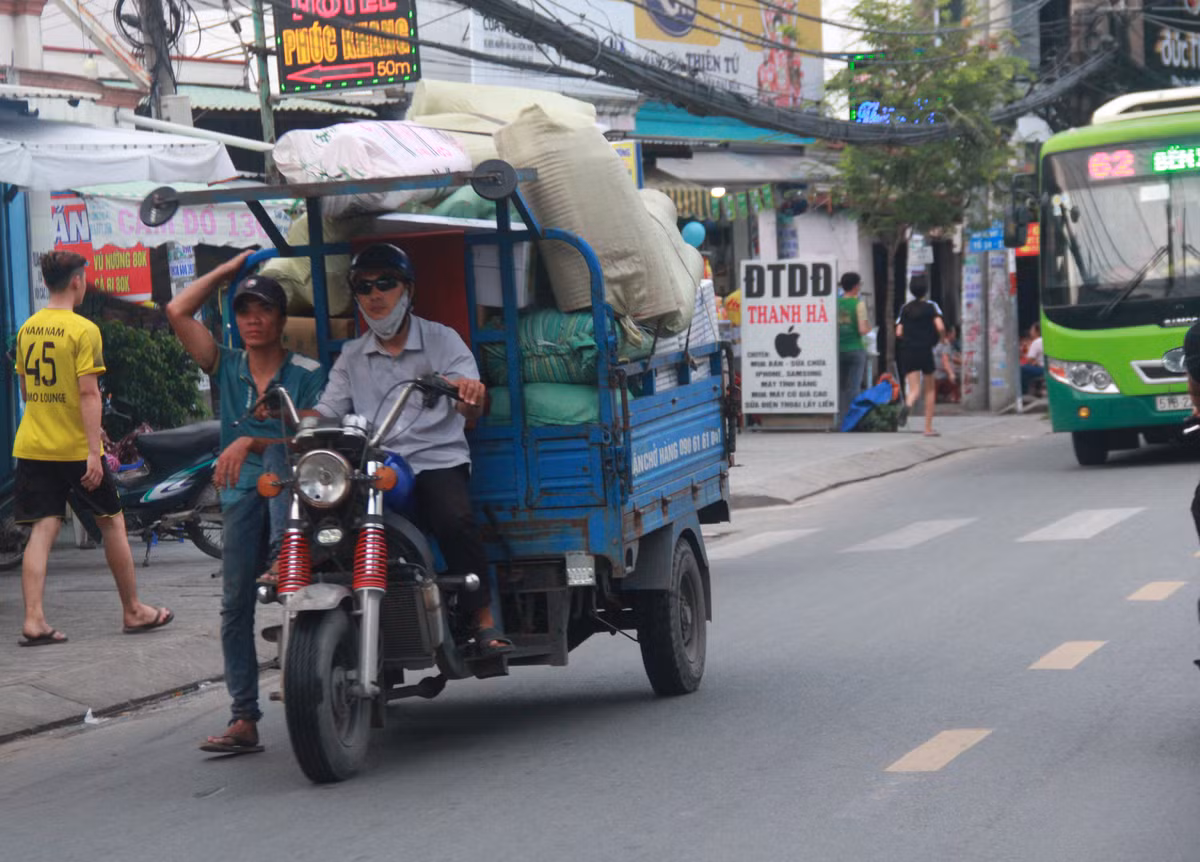 Xe ba gac, tu che “nao loan” duong pho Sai Gon-Hinh-2
