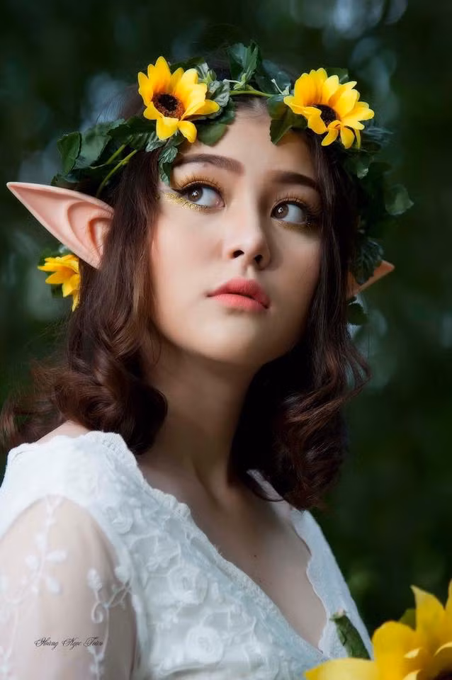 Mới đây, nữ sinh mang hai dòng máu Việt - Mỹ tiếp tục gây ấn tượng khi hóa thân thành "nàng yêu tinh" xinh đẹp hút hồn "lạc" giữa rừng sâu.