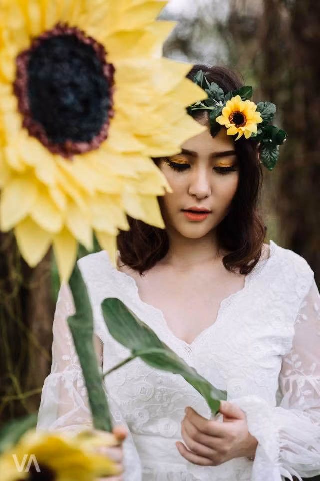 Chia sẻ về hình ảnh mới của mình, Wilson Nhật Anh cho biết: "Em chỉ là muốn tạo sự khác lạ để chụp cho vui thôi. Do tình cờ thấy trên Newsfeed có anh chụp ảnh kiếm mẫu mà em thích nên em đã quyết định liên hệ với anh ấy để thực hiện bộ ảnh này".