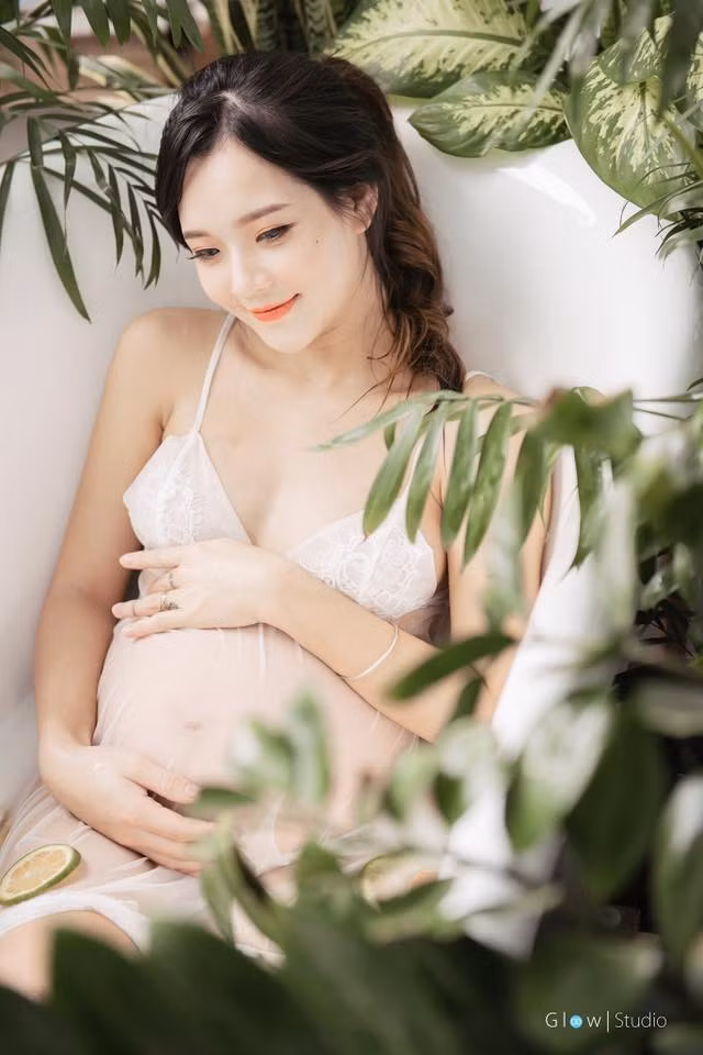 Tuy vậy, người đẹp cũng không cảm thấy quá áp lực trong việc lấy lại vóc dáng, và duy trì việc ăn uống đầy đủ cho con đủ sữa, cứng cáp chút rồi cô mới tính đến chuyện giảm cân.