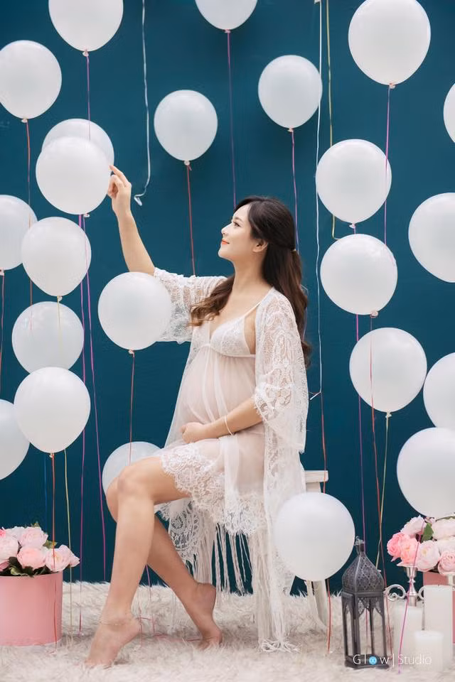 Từ ngày lên xe hoa về nhà chồng, người đẹp quê gốc Hưng Yên khiến dân tình phải ngưỡng mộ khi thường xuyên khoe những hình ảnh hôn nhân viên mãn và niềm hạnh phúc khi tìm được một nửa đích thực của đời mình.