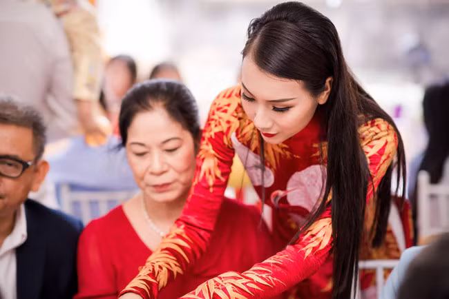 Hot girl Hà thành trong hình ảnh vợ hiền dâu đảm.