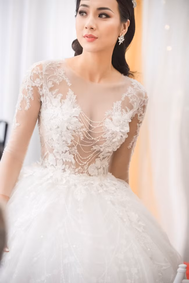 Ngày 7/11, hot girl Nga Tây chính thức lên xe hoa về nhà chồng.