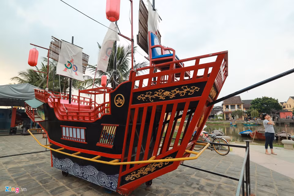 Dự kiến tuần tới, các nghệ sĩ, nghệ nhân sẽ tái hiện đám cưới công nữ Ngọc Hoa với vị thương gia Nhật Bản Araki Sotaro vào thế kỷ 17 trên Châu Ấn thuyền do tỉnh Nagasaki (Nhật Bản) trao tặng Quảng Nam. Ông Nguyễn Văn Sơn, Phó chủ tịch UBND TP Hội An, cho hay APEC 2017 là cơ hội lớn, quảng bá rộng rãi hình ảnh đô thị cổ Hội An ra thế giới. Dịp này, không gian văn hóa Việt- Nhật khai trương ở đô thị cổ này dựa trên lịch sử bang giao càng vun đắp tình hữu nghị giữa hai nước ngày càng bền vững.