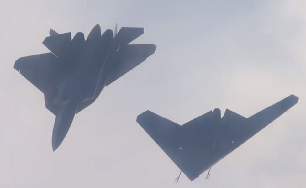 Nguy cơ cuối cùng được nhắc tới đó là hệ thống điều khiển và tự hành của UAV tàng hình S-70 Okhotnik bị chiếm quyền, khiến nó bay mất kiểm soát và buộc chiến đấu cơ bay kèm phải chủ động bắn hạ.