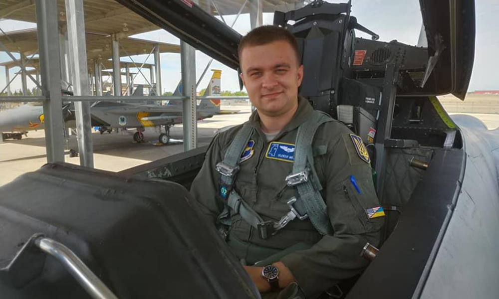 Một chiếc F-16 bị rơi khi làm nhiệm vụ hôm 26/8, khiến trung tá Oleksiy Mes thiệt mạng. Đây được coi là đòn giáng mạnh vào không quân Ukraine cả về nhân lực và tinh thần, vì Mes là một trong những phi công hàng đầu của nước này và nằm trong nhóm quân nhân đầu tiên được huấn luyện trên tiêm kích F-16.