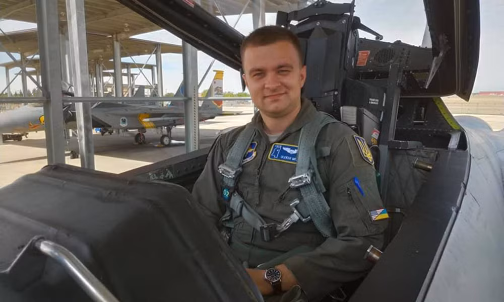 Một chiếc F-16 bị rơi khi làm nhiệm vụ hôm 26/8, khiến trung tá Oleksiy Mes thiệt mạng. Đây được coi là đòn giáng mạnh vào không quân Ukraine cả về nhân lực và tinh thần, vì Mes là một trong những phi công hàng đầu của nước này và nằm trong nhóm quân nhân đầu tiên được huấn luyện trên tiêm kích F-16.