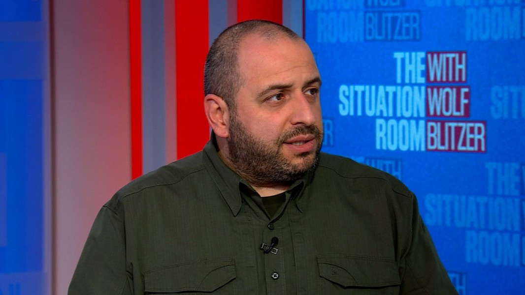 Bộ trưởng Quốc phòng Ukraine Rustem Umerov cảm ơn "sự hỗ trợ toàn diện" của Hà Lan. "Sự xuất hiện của các các tiêm kích F-16 trên bầu trời Ukraine là bằng chứng về ủng hộ vững chắc của người dân và chính phủ Hà Lan", ông nói.