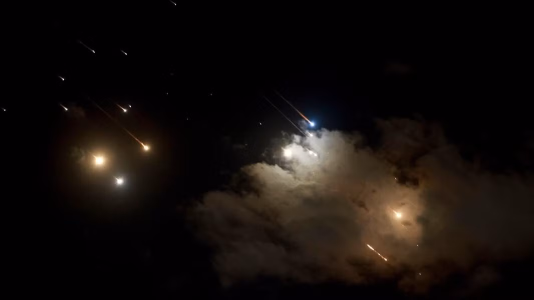 Ông Daniel Hagari tuyên bố Israel sẽ đáp trả vụ tập kích tên lửa của Iran. Theo ông, IDF đã lên kế hoạch cho chiến dịch trả đũa và sẽ triển khai vào thời gian, địa điểm mà họ lựa chọn.