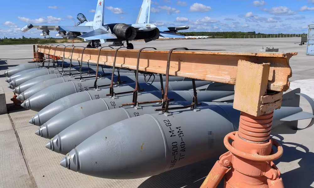 Theo cách không chính thức, các phi công gọi đây là "ném bom kiểu Afghanistan", khi lượng vũ khí dồi dào gồm bom FAB và module UMPC bao phủ mọi kích thước, từ loại bom 250 kg đến 1500 kg, được cung cấp nhiều đến mức đôi khi không có đủ máy bay để ném đi nhanh chóng.