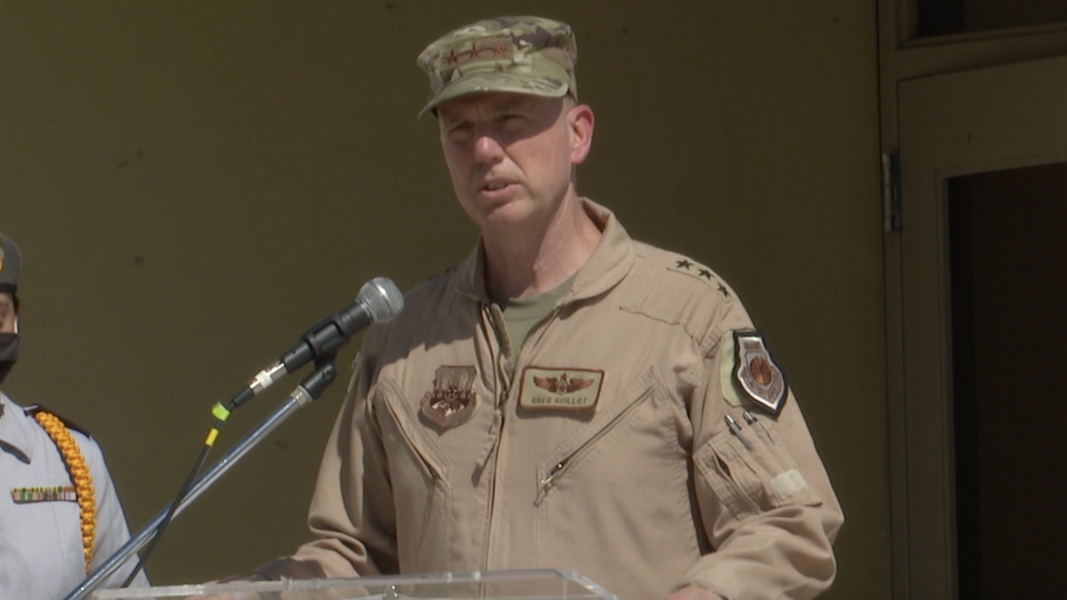 "Chiến đấu cơ thuộc Bộ Tư lệnh Phòng không Bắc Mỹ đã tuân thủ các nguyên tắc an toàn và kỷ luật khi giám sát nhóm máy bay quân sự Nga", tướng Gregory Guillot, tư lệnh NORAD, cho biết.