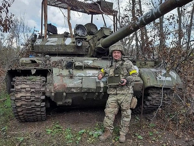 "Chúng tôi là lính thiết giáp và những các quân nhân biết rõ công việc của mình, vì vậy kẻ địch nên cẩn thận khi đối diện chúng tôi”, chỉ huy trung đội xe tăng Ukraine với biệt danh Pseudo gửi lời cảnh báo.