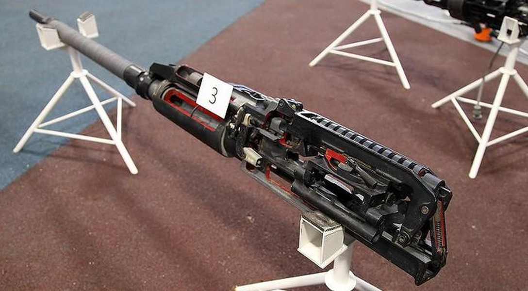 GSh-301 hoạt động với cơ chế thông minh giúp giảm đáng kể độ giật. Điều này rất quan trọng đối với máy bay, vì độ giật thấp hơn có nghĩa là máy bay sẽ ổn định trong khi bắn.