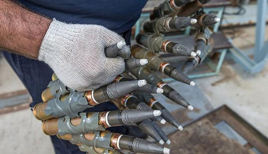 GSh-301 là pháo tự động nòng đơn cỡ 30 mm, được thiết kế để tối đa hóa hỏa lực trong khi giảm thiểu trọng lượng và kích thước. Với trọng lượng khoảng 46 kg, đây là một trong những loại pháo hàng không nhẹ nhất thế giới.