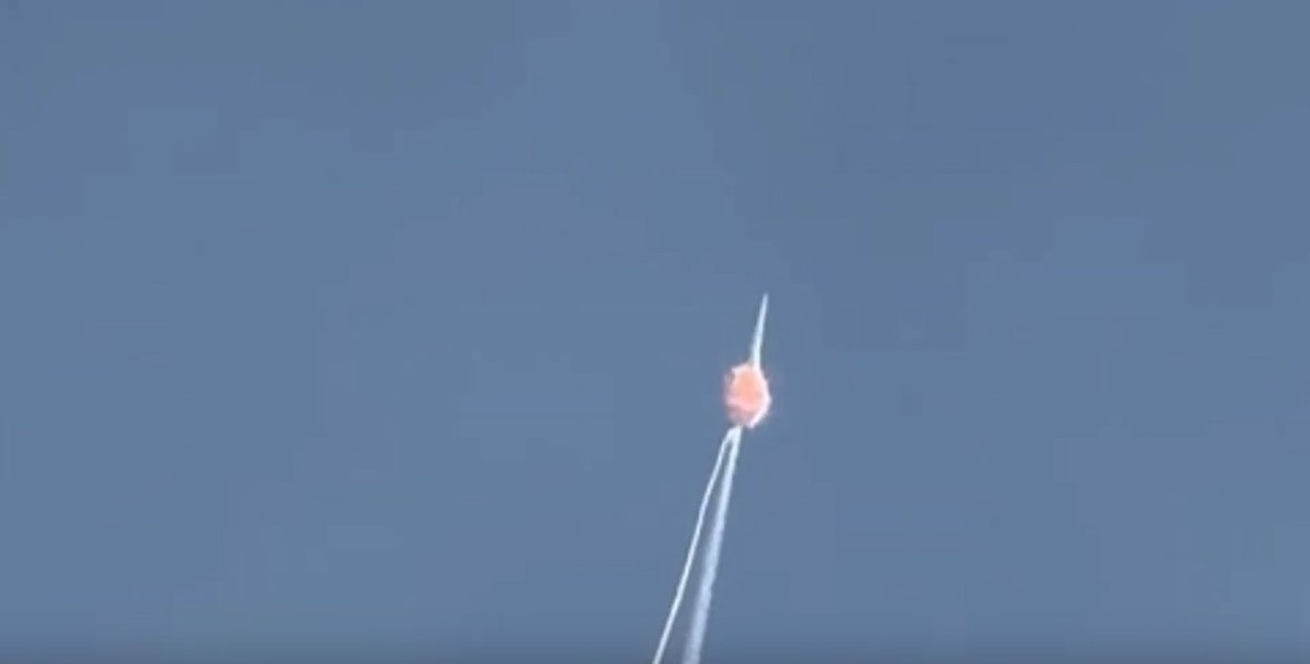 Điều này dẫn đến việc một máy bay chiến đấu hộ tống buộc phải phá hủy nó bằng cách bắn tên lửa R-73, bởi nếu chiếc UAV tiếp tục bay thì sẽ rơi vào tay đối phương và để lộ bí mật quân sự.