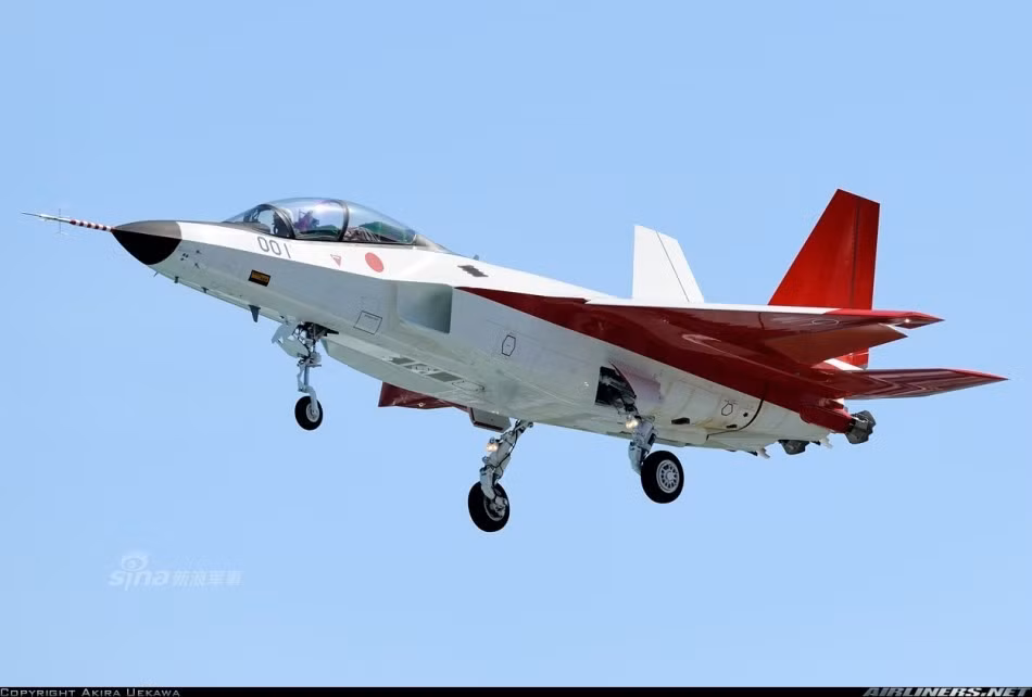 Tiêm kích X-2 được trang bị cặp động cơ phản lực XF5-1 với ống xả được lắp hệ thống kiểm soát luồng phụt tương tự hệ thống sử dụng trên mẫu máy bay thử nghiệm Rockwell X-31 (Mỹ). Nguồn: Airlines.net