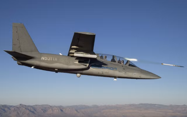 Trong cuộc thử nghiệm này, máy bay cường kích hạng nhẹ Scorpion đã tiến hành bắn thử nghiệm 2 quả đạn rocket tự dẫn thông minh Hydra-70 cỡ 70mm và tên lửa chống tăng AGM-114F Hellfire. Nguồn ảnh: Flight Global