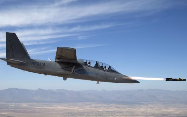 Các vũ khí được dẫn đường bằng cảm biến L-3 Wescam MX-15Di trên máy bay. Cuộc thử được đánh giá là thành công mỹ mãn, đặt dấu mốc quan trọng trong chương trình phát triển máy bay cường kích hạng nhẹ Scorpion của công ty Textron Airland. Ảnh: Scorpion bắn thử nghiệm tên lửa chống tăng Hellfire. Nguồn ảnh: Flight Global