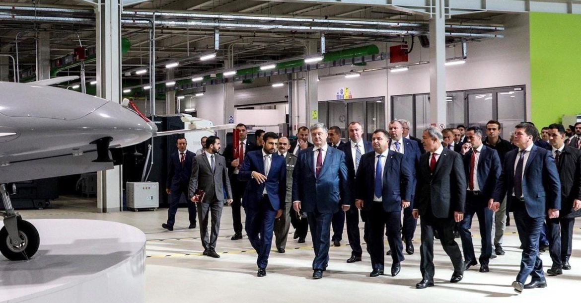 Liên quan đến dữ liệu mới xuất hiện cho rằng chiếc Bayraktar TB2 đã có thể xâm nhập không phận Crimea, điều này bị coi là không đáng tin cậy, các chuyên gia Nga bình luận như trên, bất chấp thực tế tổ hợp S-300 đã chứng tỏ hiệu quả cực kỳ thấp trước UAV này trong cuộc chiến Karabakh.