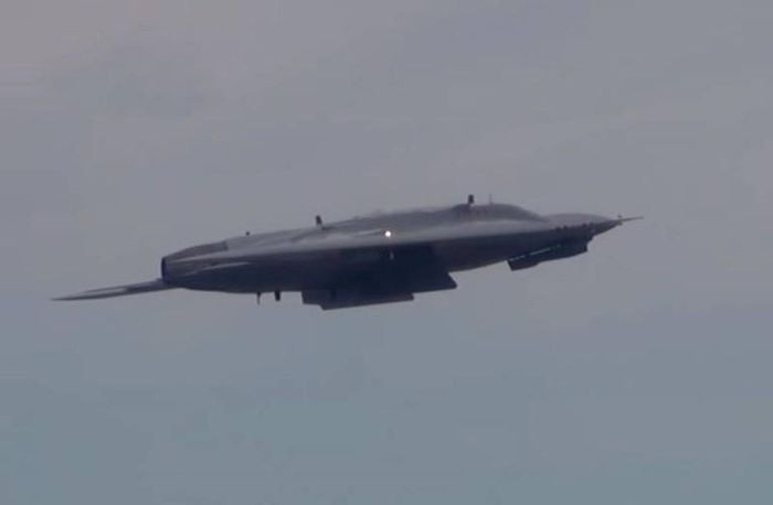 Khi tham chiến, S-70 sẽ chịu sự chi phối của tiêm kích tàng hình Su-57. Phương tiện này sẽ giúp mở rộng "trường nhìn" của máy bay chiến đấu, xác định các đối tượng phòng không của đối phương và đánh trúng mục tiêu theo lệnh của người chỉ huy.