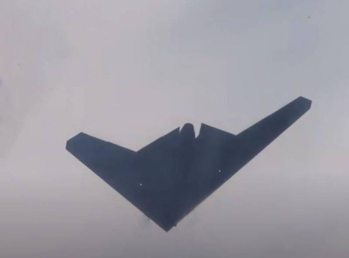 Khi tạo ra chiếc UAV tiên tiến này, công nghệ của máy bay chiến đấu thế hệ thứ năm Su-57 Felon đã được sử dụng. S-70 được chế tạo theo sơ đồ "cánh bay", sử dụng những vật liệu và phương pháp làm giảm mức độ hiển thị của nó trước radar.